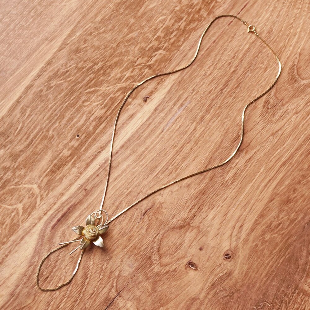 Vintage 1970s Gold Tone Lariat Slider Rose Necklace